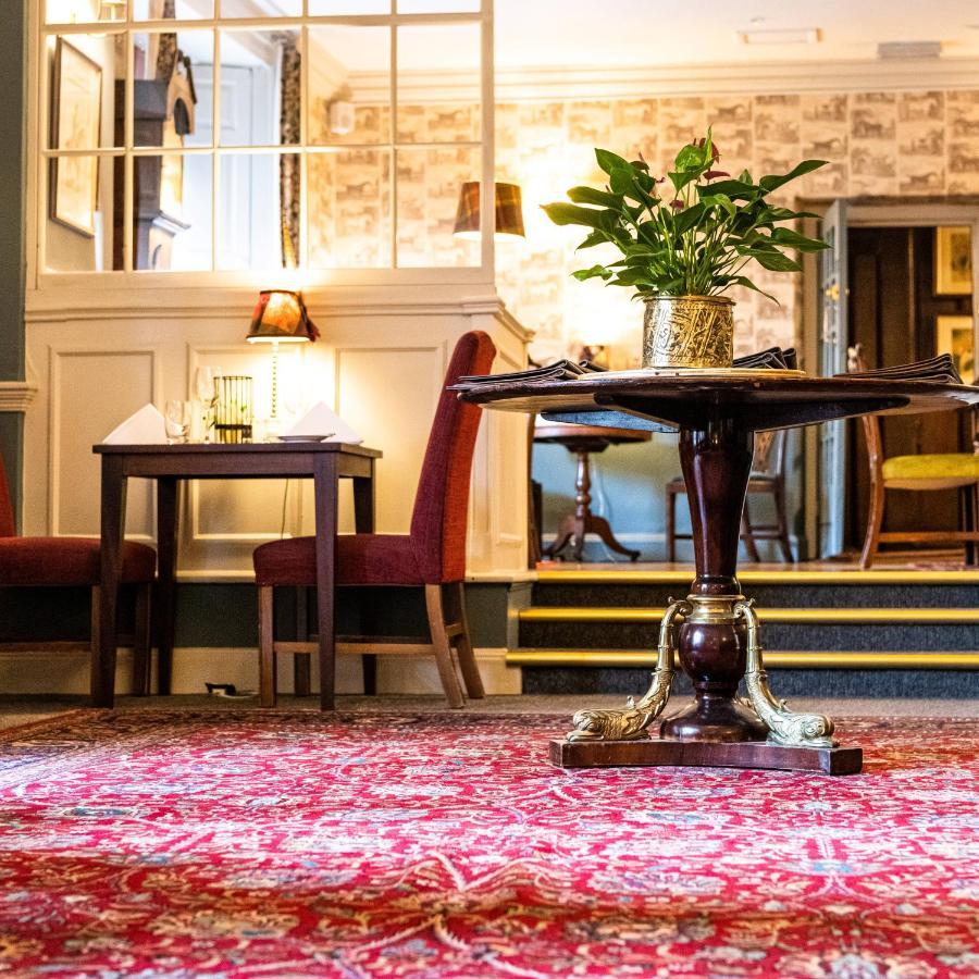 Luttrell Arms Hotel Дънстър Екстериор снимка