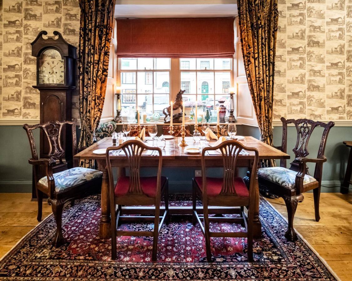 Luttrell Arms Hotel Дънстър Екстериор снимка